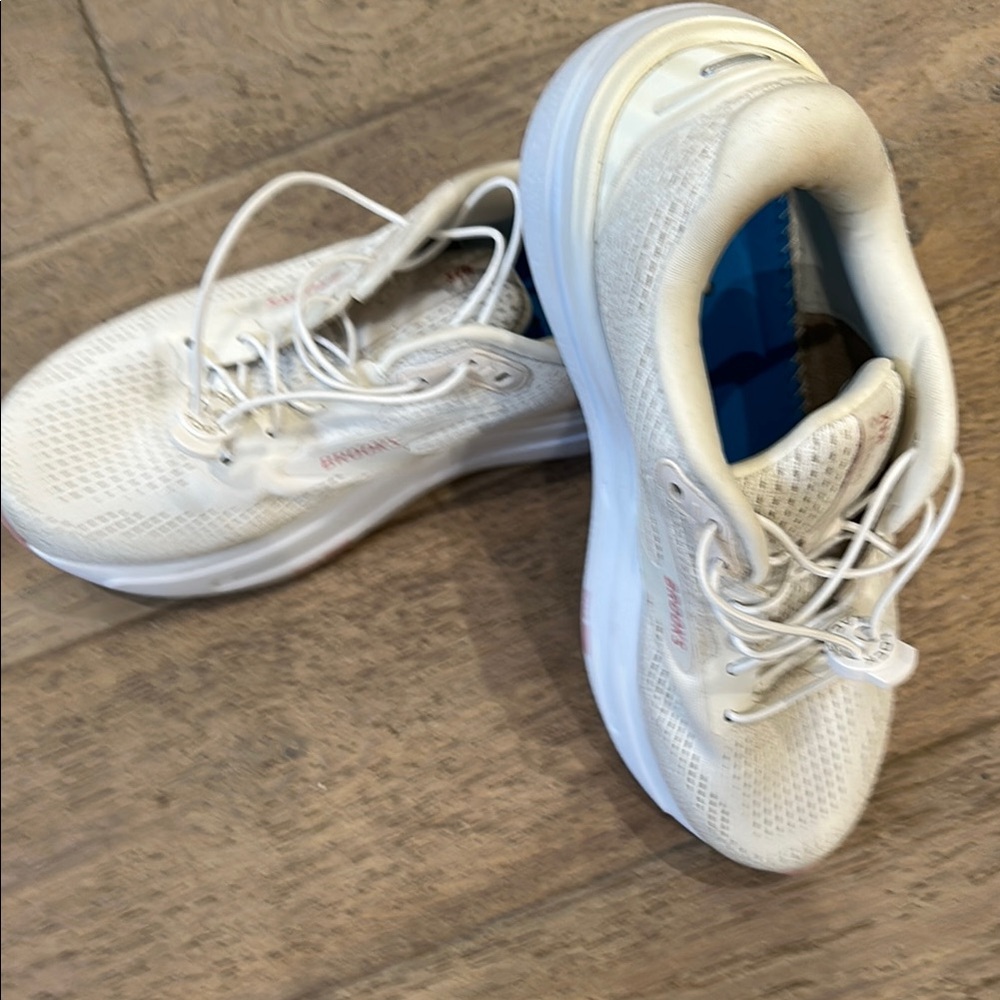 NEW Brooks Women's Sneakers - White and Blue